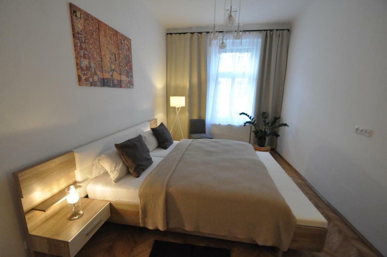 Jirina Appartments Прага Екстер'єр фото