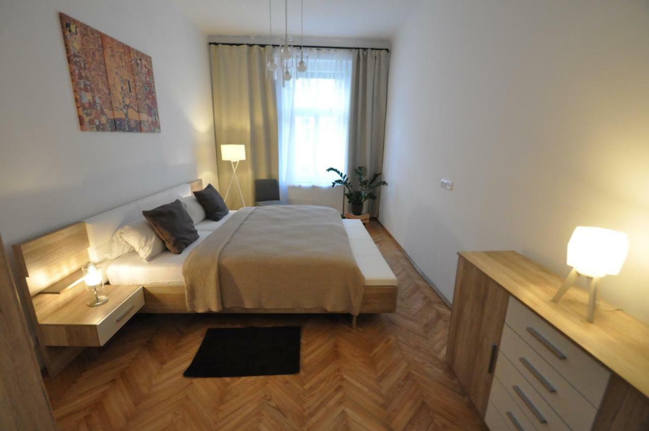Jirina Appartments Прага Екстер'єр фото